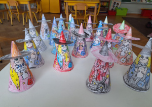 Papierowe czarownice zrobione przez dzieci