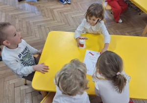 Dzieci z grupy I otrzymały pamiątkowy dyplom