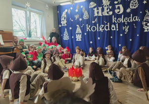 Chłopcey z grupy najstarszej podczas swojego występu pasterzy
