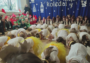 Dzieci z grupy III podczas tańca gwiazdeczek