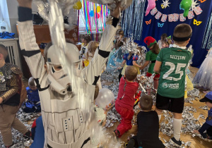 Zimowe szaleństwo na balu - czyli srebrne kawałki folii