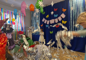 Zimowe szaleństwo na balu - czyli srebrne kawałki folii