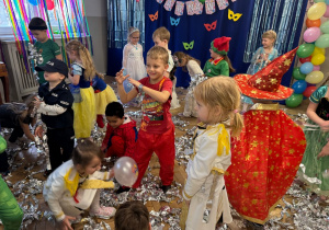 Zimowe szaleństwo na balu - czyli srebrne kawałki folii