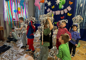 Zimowe szaleństwo na balu - czyli srebrne kawałki folii