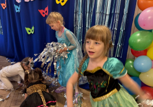 Zimowe szaleństwo na balu - czyli srebrne kawałki folii