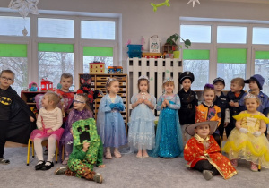 Zdjęcie grupowe przed Balem Karnawałowym