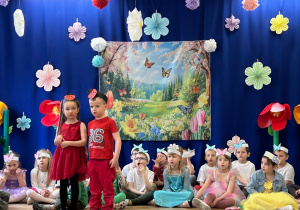 Dzieci w roli biedronek