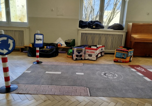 Pomoce dydaktyczne do zajęć - pojazdy, droga, znaki...