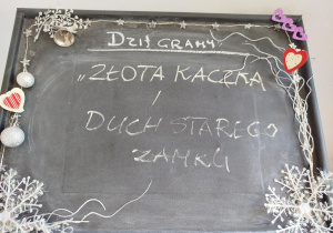 Tablica z nazwą granego w dniu dziesiejszym spektaklu