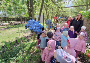 Dzieci zwiedzają park mikrokosmosu - utrwalenie wiedzy