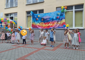 Pokaz tańca dzieci młodszych