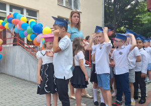 Starszaki ustawieni do Poloneza