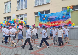 Starszaki tańczą Poloneza