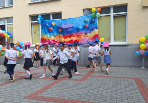 Starszaki tańczą Poloneza