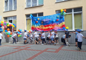 Starszaki tańczą Poloneza