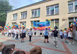 Starszaki tańczą Poloneza